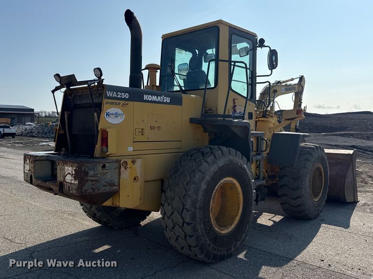 image for item DO8458 2002 Komatsu WA250 wheel loader