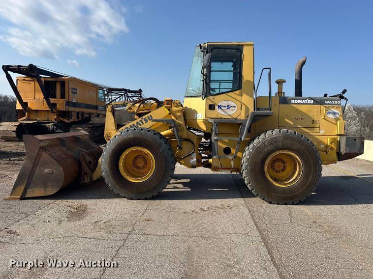 image for item DO8458 2002 Komatsu WA250 wheel loader