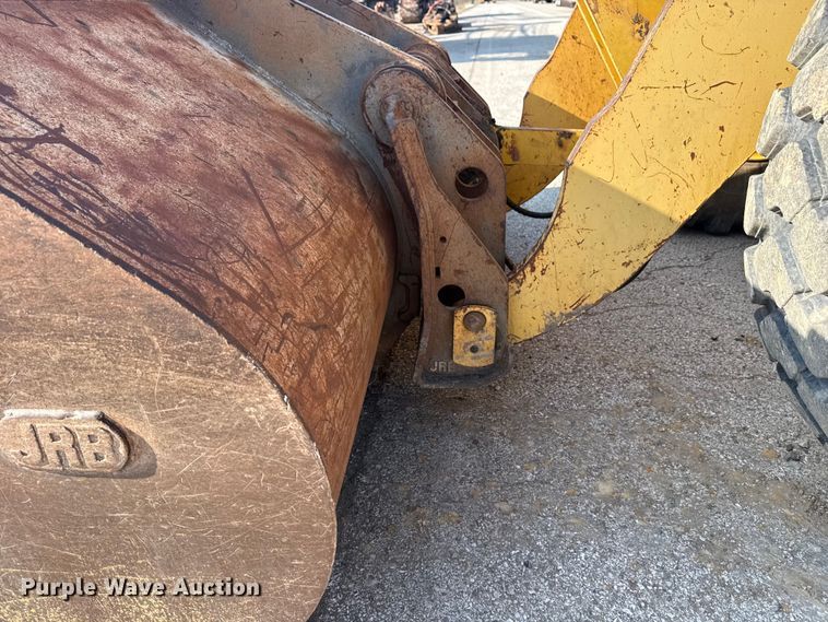 image for item DO8458 2002 Komatsu WA250 wheel loader