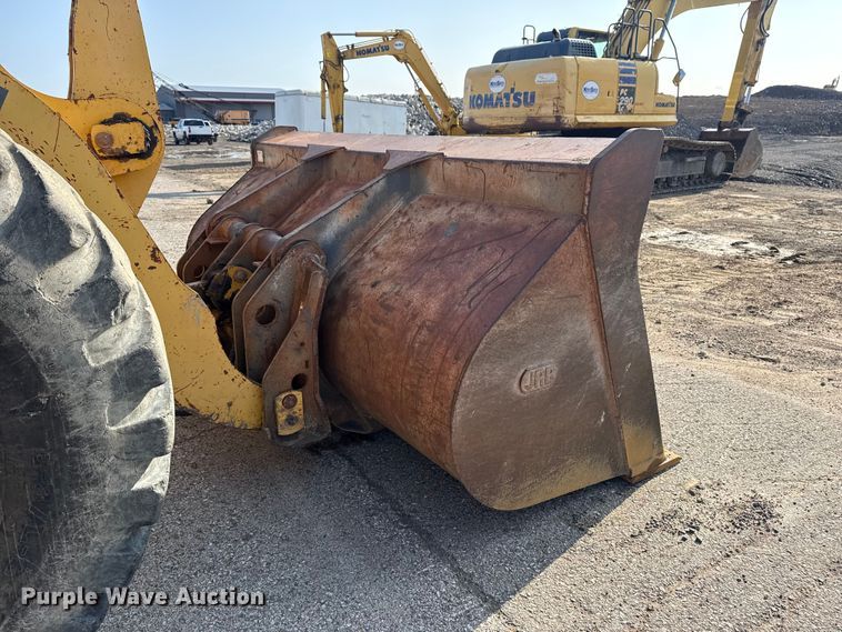 image for item DO8458 2002 Komatsu WA250 wheel loader