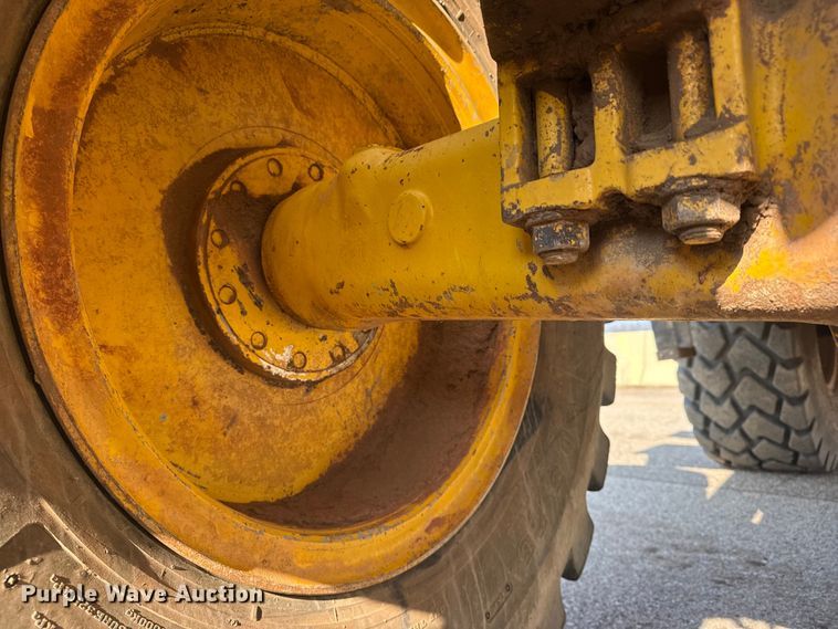 image for item DO8458 2002 Komatsu WA250 wheel loader