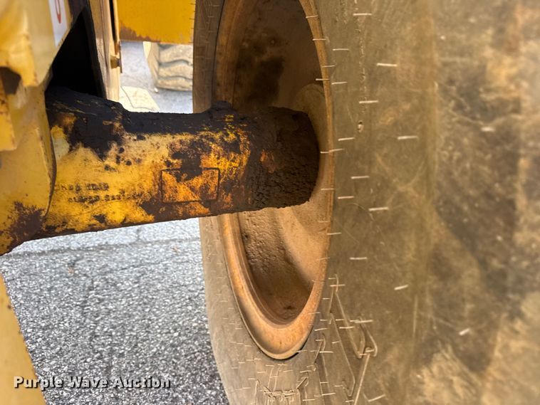 image for item DO8458 2002 Komatsu WA250 wheel loader