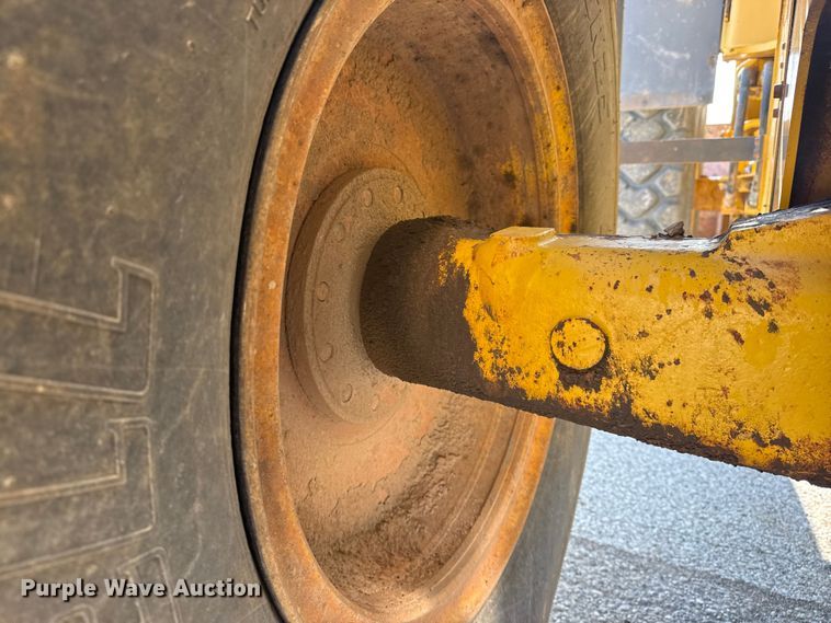 image for item DO8458 2002 Komatsu WA250 wheel loader