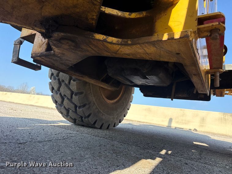 image for item DO8458 2002 Komatsu WA250 wheel loader