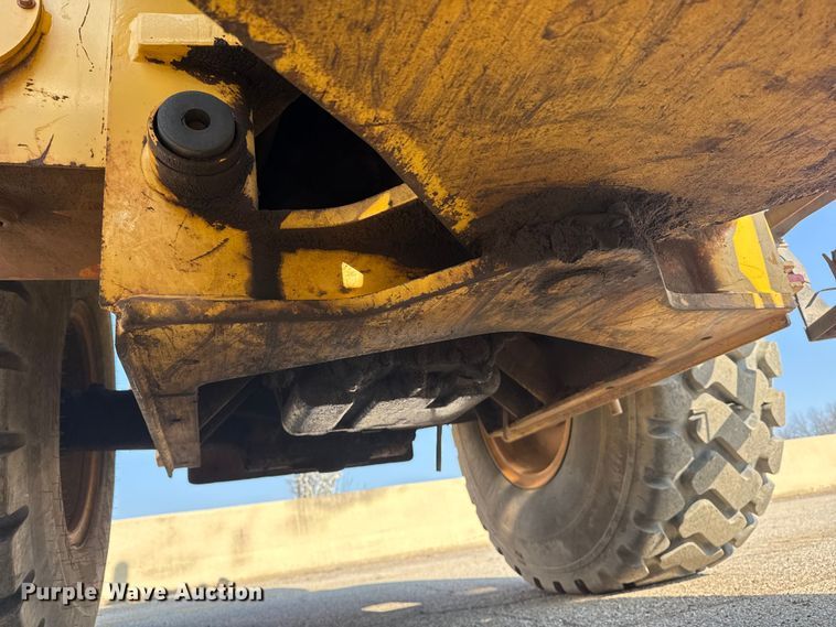 image for item DO8458 2002 Komatsu WA250 wheel loader