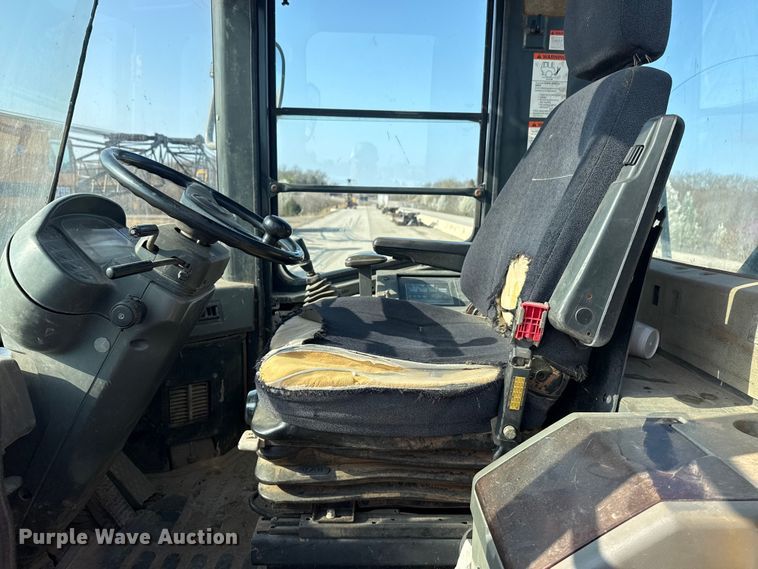 image for item DO8458 2002 Komatsu WA250 wheel loader