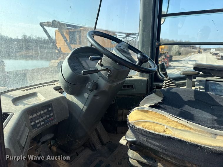 image for item DO8458 2002 Komatsu WA250 wheel loader