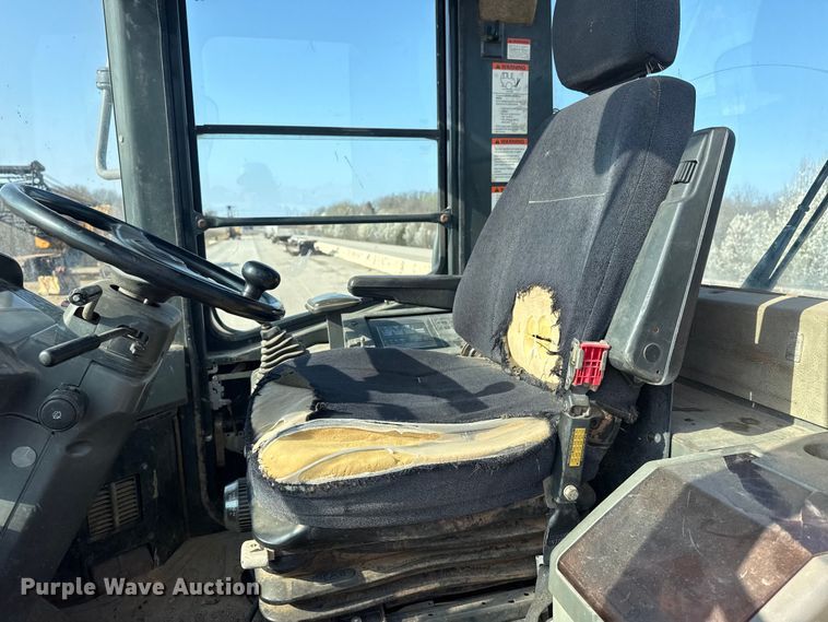 image for item DO8458 2002 Komatsu WA250 wheel loader