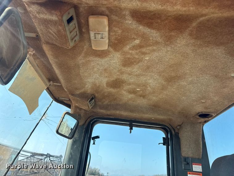 image for item DO8458 2002 Komatsu WA250 wheel loader