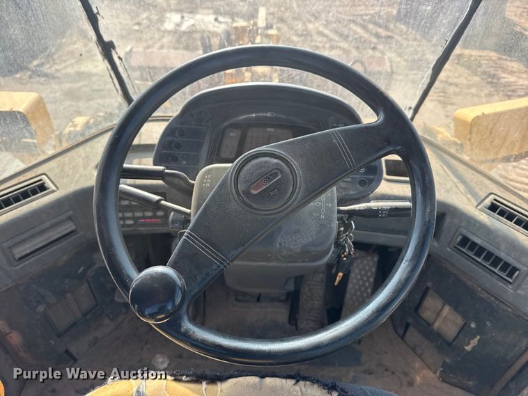 image for item DO8458 2002 Komatsu WA250 wheel loader