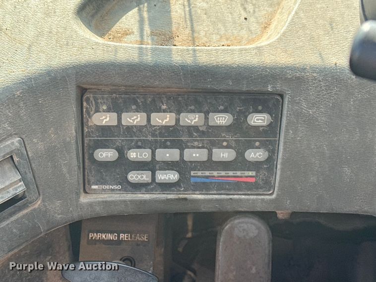 image for item DO8458 2002 Komatsu WA250 wheel loader