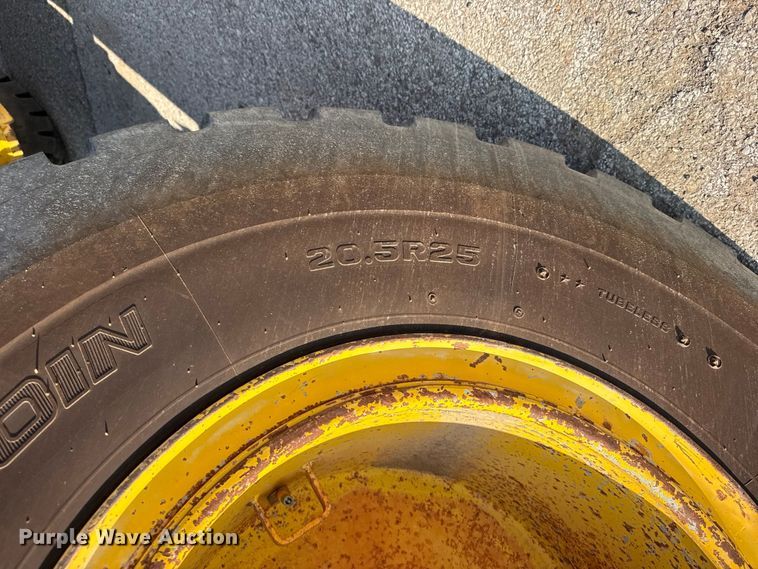 image for item DO8458 2002 Komatsu WA250 wheel loader