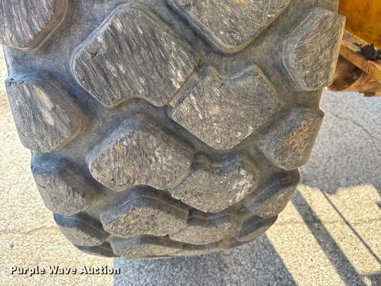 image for item DO8458 2002 Komatsu WA250 wheel loader