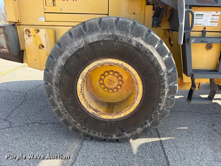 image for item DO8458 2002 Komatsu WA250 wheel loader