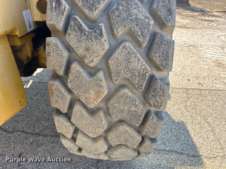 image for item DO8458 2002 Komatsu WA250 wheel loader