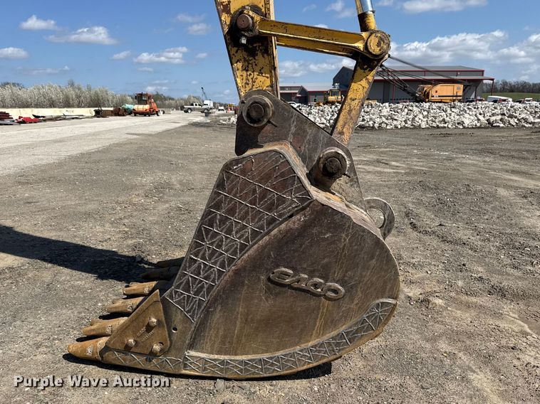 image for item DO8465 2012 Komatsu PC228USLC-8 excavator