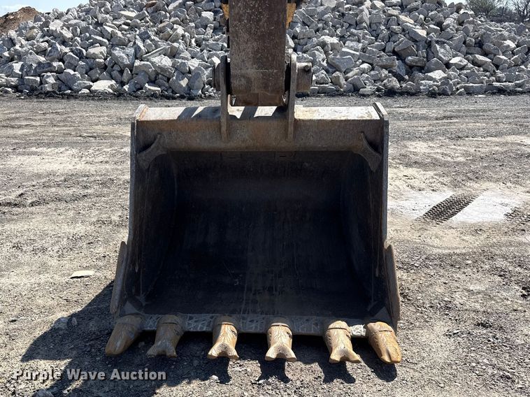 image for item DO8465 2012 Komatsu PC228USLC-8 excavator