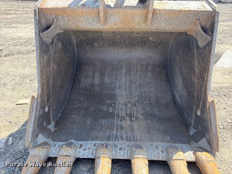 image for item DO8465 2012 Komatsu PC228USLC-8 excavator