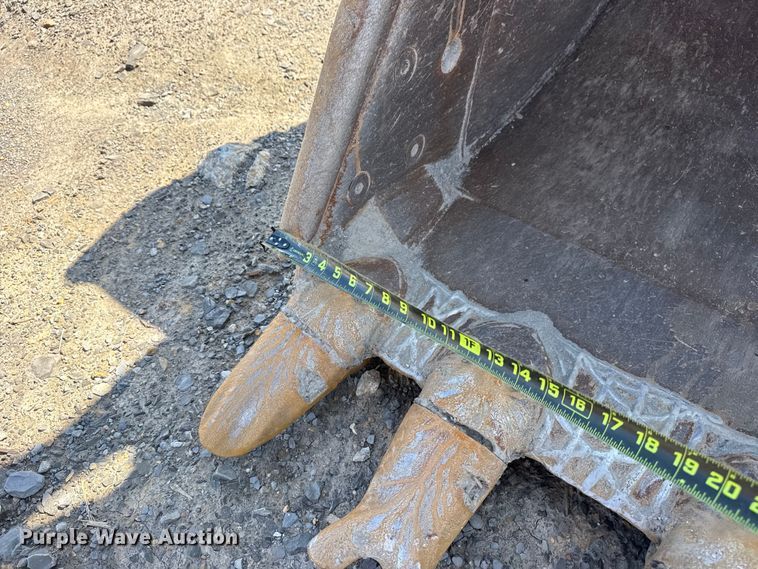 image for item DO8465 2012 Komatsu PC228USLC-8 excavator