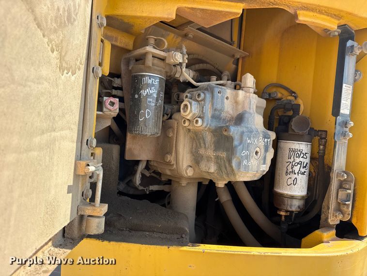 image for item DO8465 2012 Komatsu PC228USLC-8 excavator