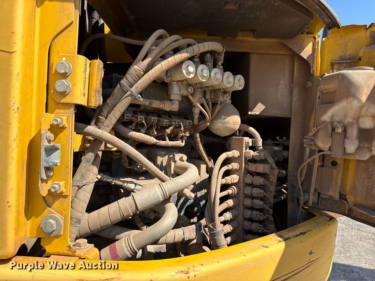 image for item DO8465 2012 Komatsu PC228USLC-8 excavator