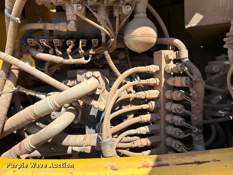 image for item DO8465 2012 Komatsu PC228USLC-8 excavator