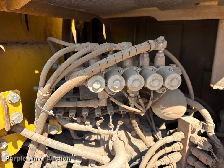 image for item DO8465 2012 Komatsu PC228USLC-8 excavator