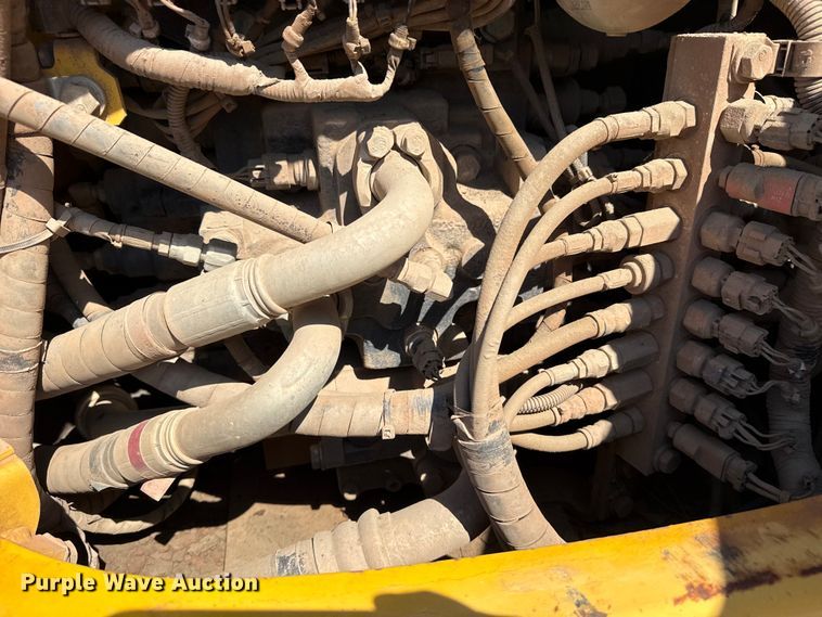 image for item DO8465 2012 Komatsu PC228USLC-8 excavator