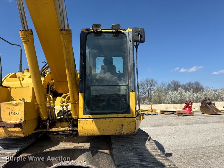 image for item DO8465 2012 Komatsu PC228USLC-8 excavator