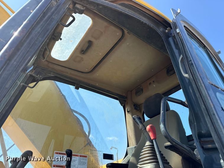 image for item DO8465 2012 Komatsu PC228USLC-8 excavator