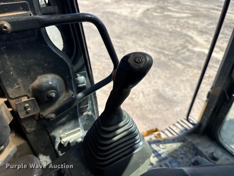 image for item DO8465 2012 Komatsu PC228USLC-8 excavator