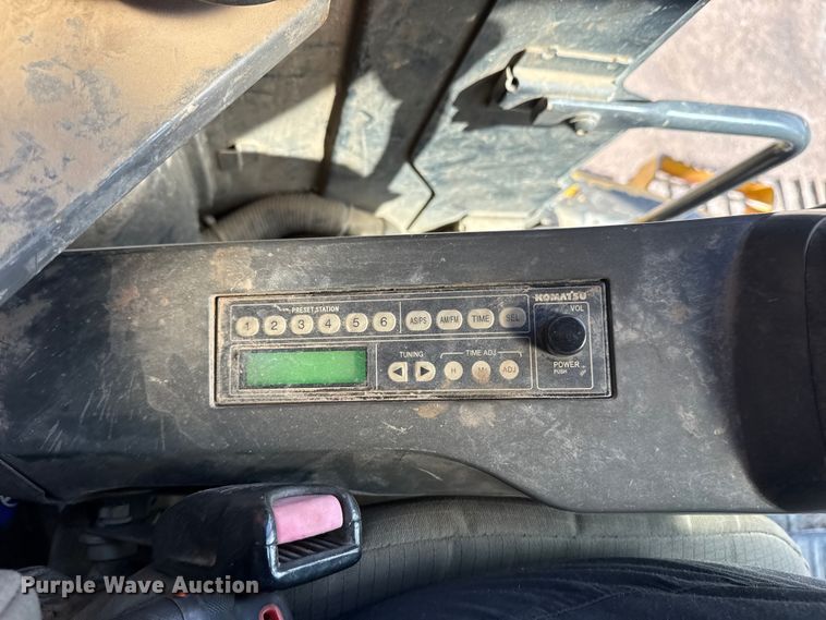 image for item DO8465 2012 Komatsu PC228USLC-8 excavator