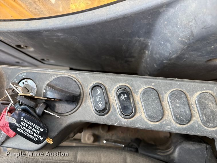 image for item DO8465 2012 Komatsu PC228USLC-8 excavator