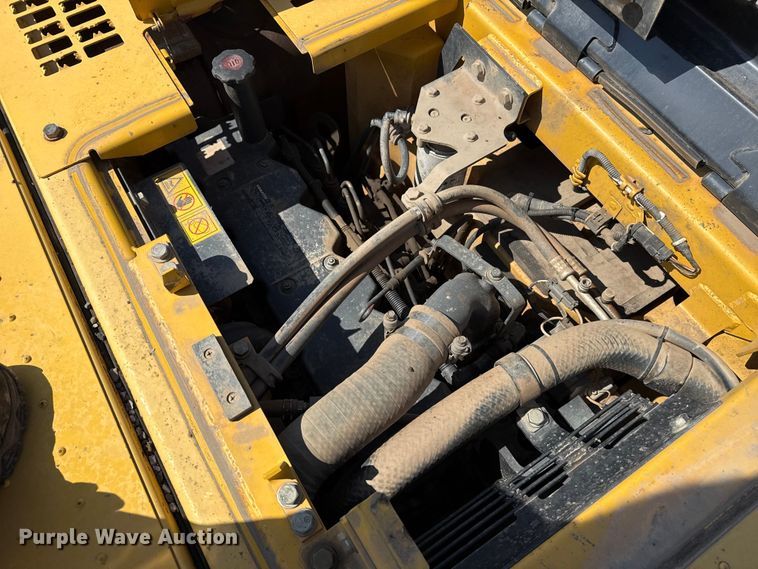 image for item DO8465 2012 Komatsu PC228USLC-8 excavator