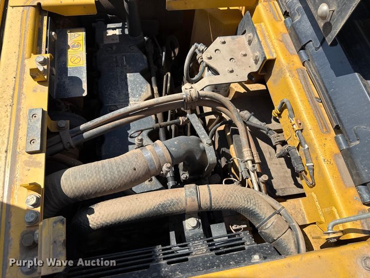image for item DO8465 2012 Komatsu PC228USLC-8 excavator