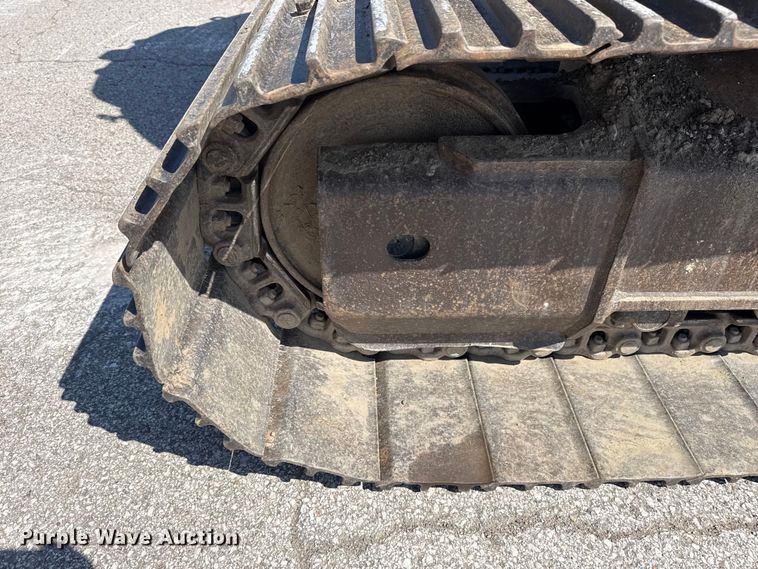 image for item DO8465 2012 Komatsu PC228USLC-8 excavator