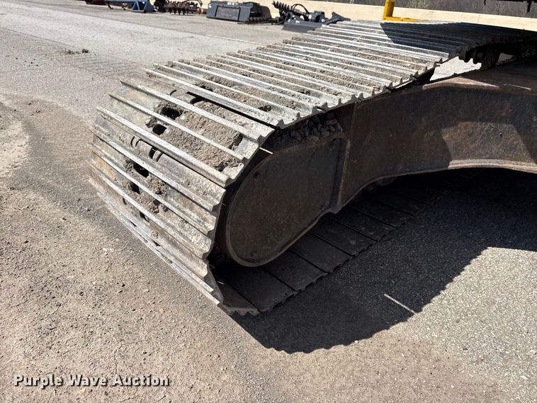 image for item DO8465 2012 Komatsu PC228USLC-8 excavator