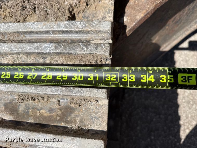 image for item DO8465 2012 Komatsu PC228USLC-8 excavator