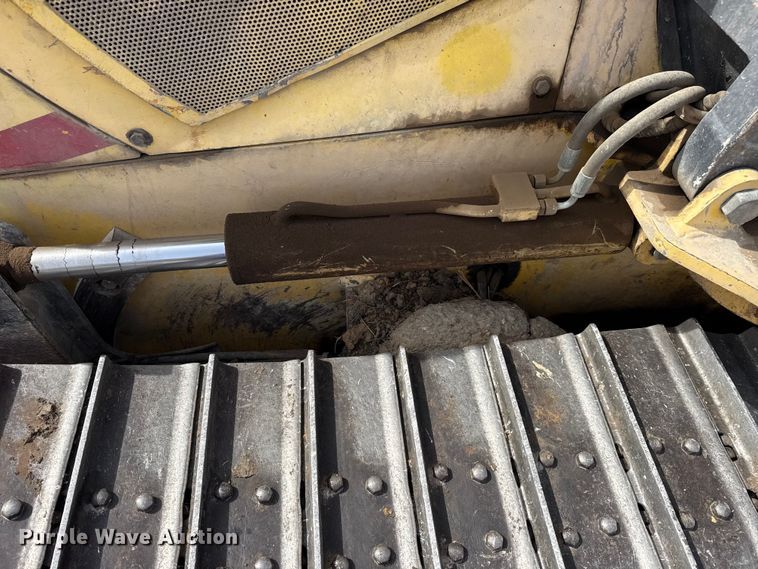 image for item DQ4348 2001 New Holland DC80 dozer