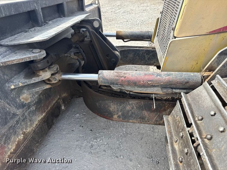 image for item DQ4348 2001 New Holland DC80 dozer