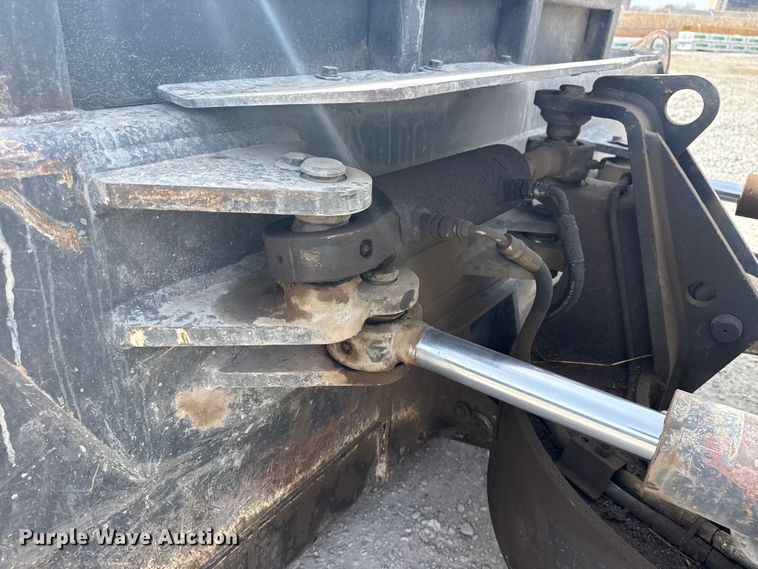 image for item DQ4348 2001 New Holland DC80 dozer