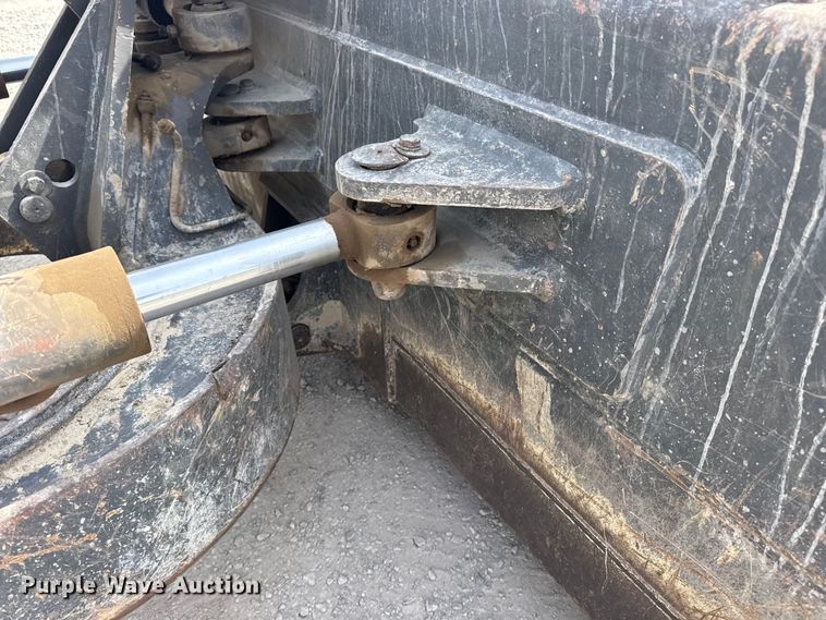 image for item DQ4348 2001 New Holland DC80 dozer