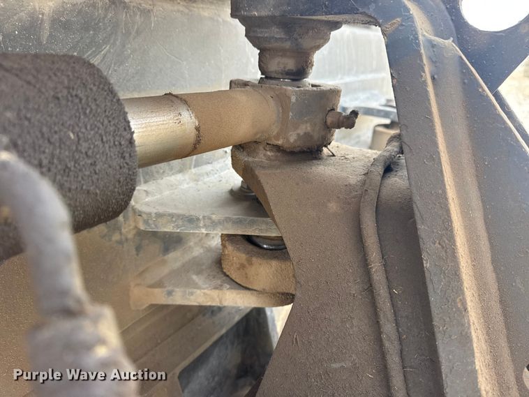 image for item DQ4348 2001 New Holland DC80 dozer