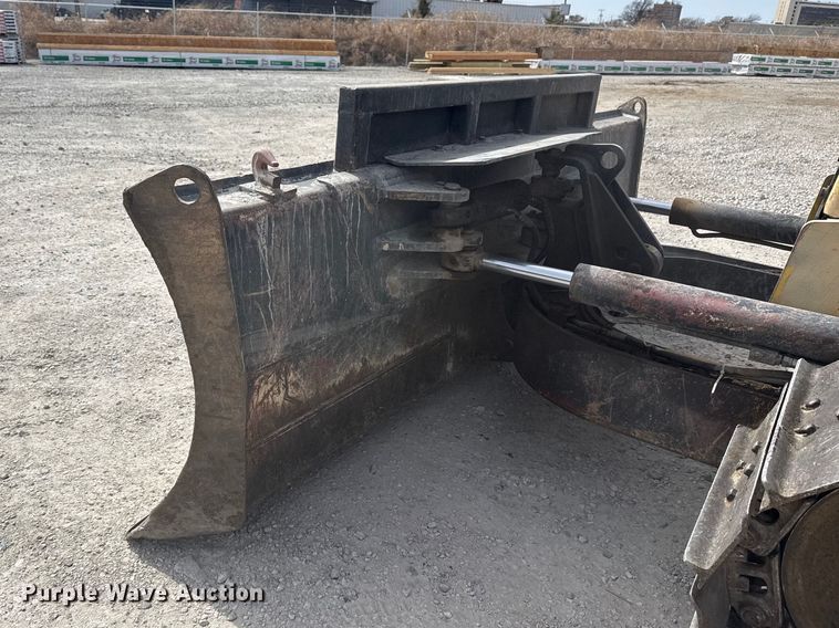 image for item DQ4348 2001 New Holland DC80 dozer