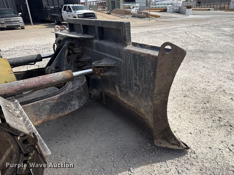 image for item DQ4348 2001 New Holland DC80 dozer