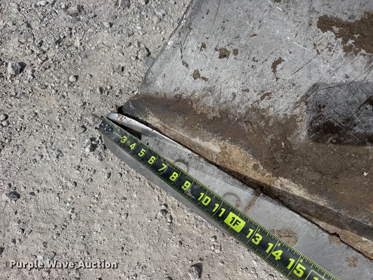 image for item DQ4348 2001 New Holland DC80 dozer