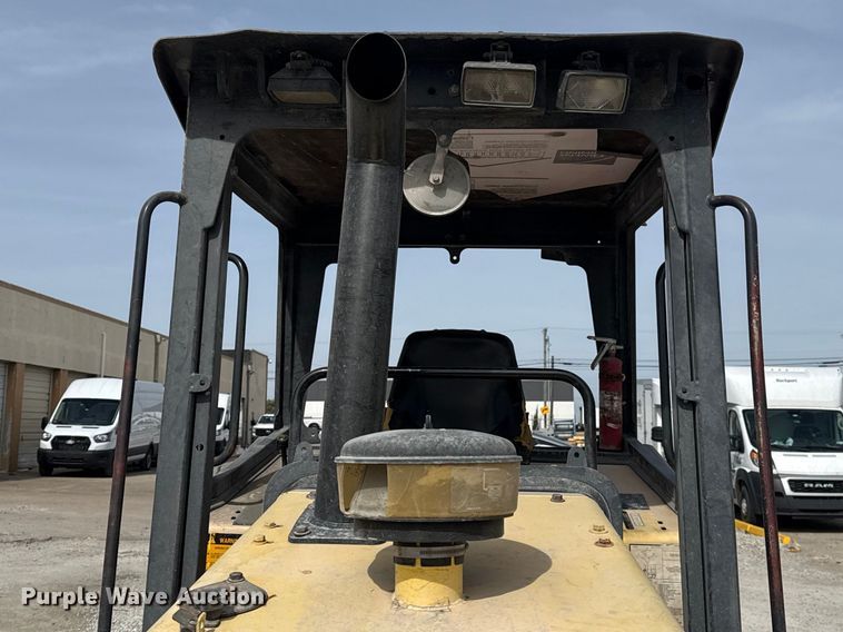 image for item DQ4348 2001 New Holland DC80 dozer