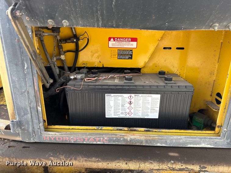 image for item DQ4348 2001 New Holland DC80 dozer