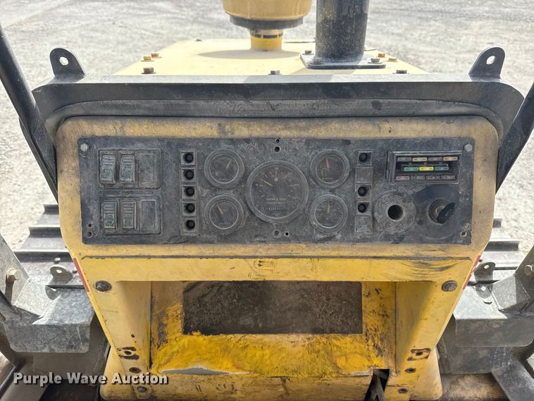 image for item DQ4348 2001 New Holland DC80 dozer