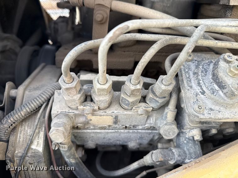 image for item DQ4348 2001 New Holland DC80 dozer